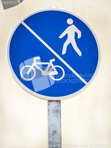 Image of signal pedestrian and bicycle lane