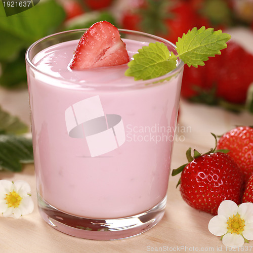 Image of Yogurt with fresh strawberries