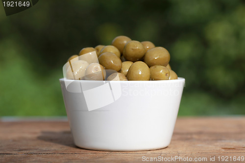 Image of Green olives in a bowl