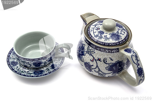 Image of Chinese tea set with pot and cups 