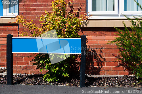 Image of Real Estate sign and house