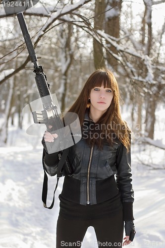 Image of Brunette with the raised rifle