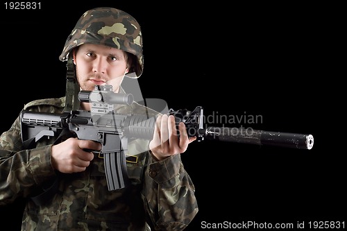 Image of Alerted soldier holding m16