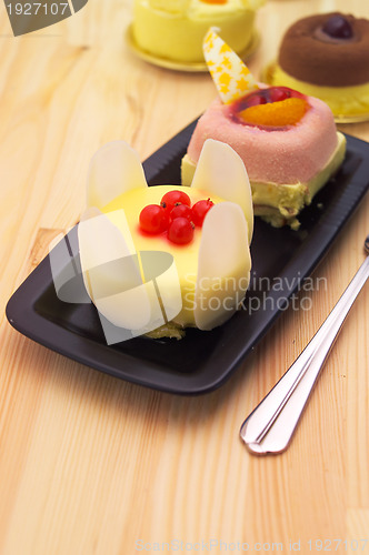 Image of fresh berry fruit cake