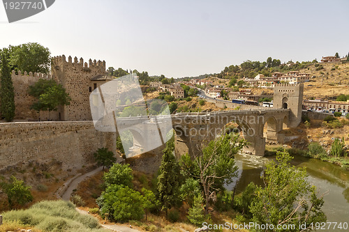 Image of the bridge Puente de Alcantara over River Tajo