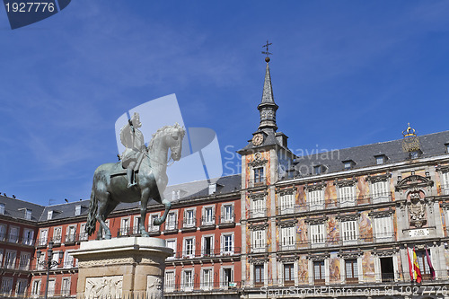 Image of Statue of Philip III in foront of his house on Mayor plaza