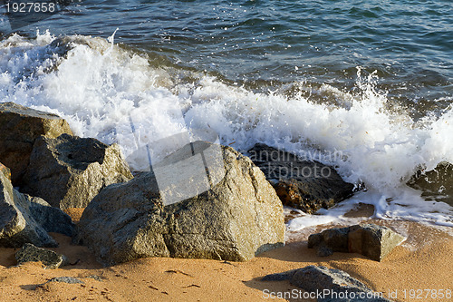 Image of waves crashing