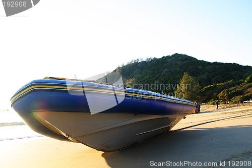 Image of diveboat on the beach - Diveduck#5