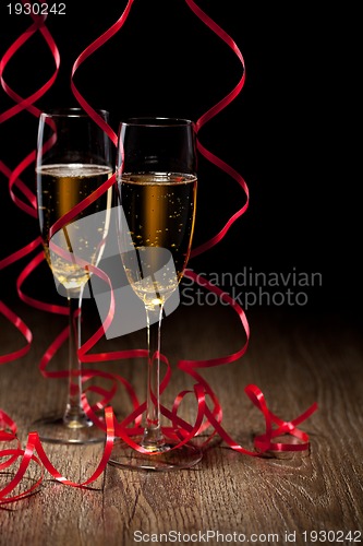 Image of Pair glass of champagne