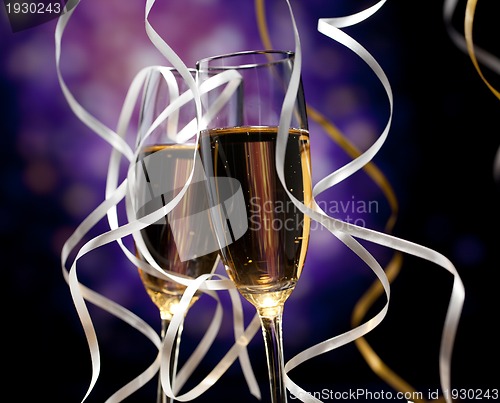 Image of Pair glass of champagne