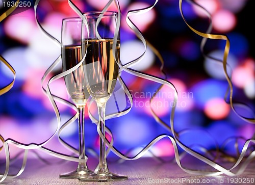 Image of Pair glass of champagne