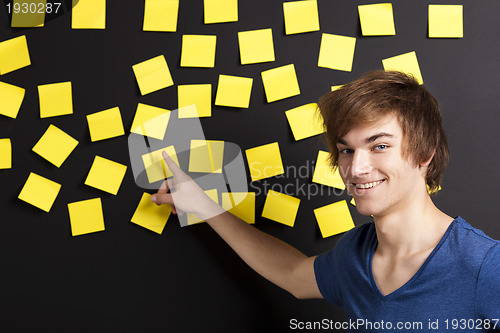 Image of Pointing to a yellow note