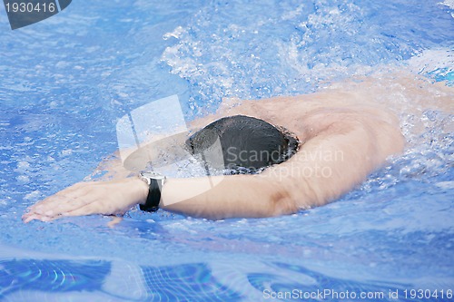 Image of professional swimmer 
