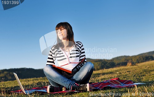 Image of young teen girl work on laptop outdoor