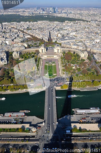 Image of eiffel tower in paris at day