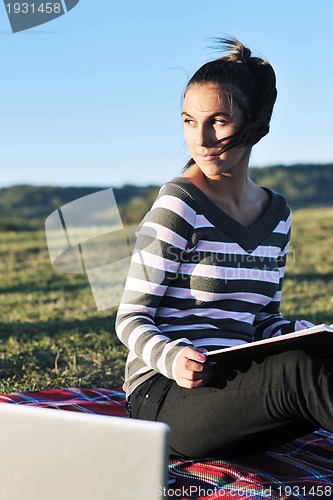 Image of teen girl study outdoor