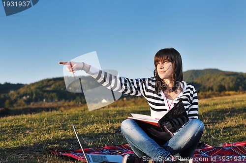 Image of teen girl study outdoor