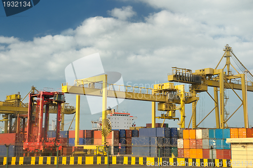 Image of container ship leaving the container port terminal