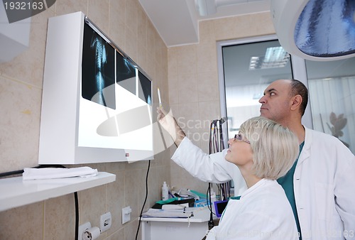 Image of veterinarian and assistant in a small animal clinic