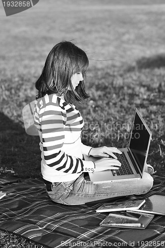 Image of young teen girl work on laptop outdoor