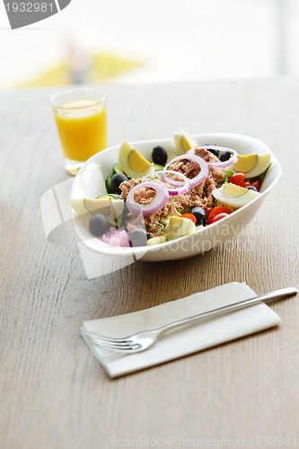 Image of tuna salad with vegetables