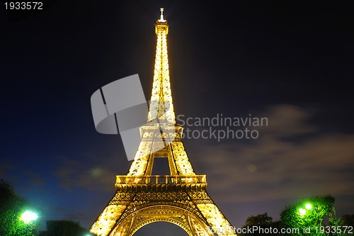 Image of eiffet tower in paris at night