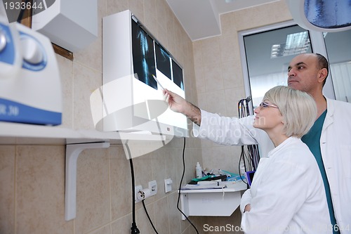 Image of veterinarian and assistant in a small animal clinic