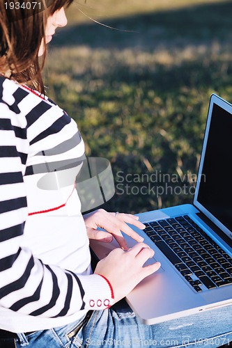 Image of young teen girl work on laptop outdoor