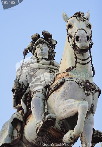 Image of Knight's statue