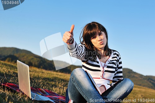 Image of teen girl study outdoor