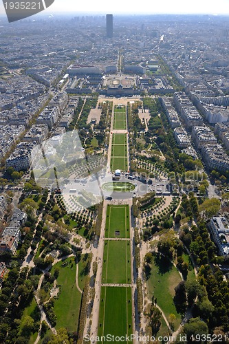 Image of eiffel tower in paris at day