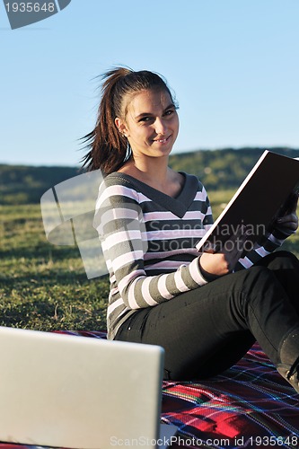 Image of teen girl study outdoor