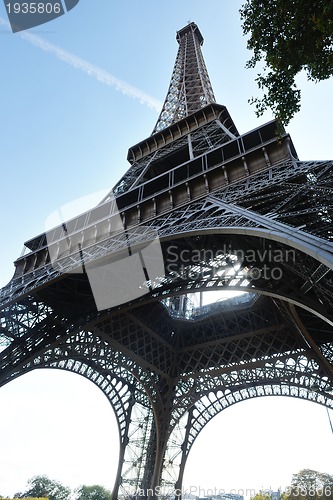 Image of eiffel tower in paris at day