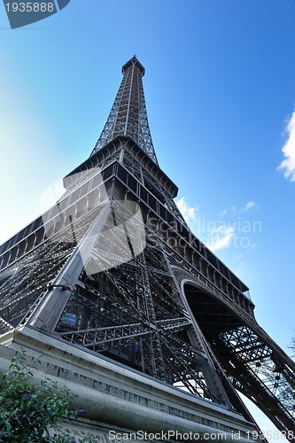 Image of eiffel tower in paris at day