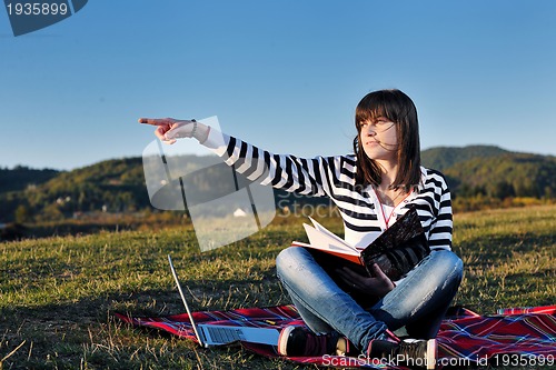 Image of teen girl study outdoor