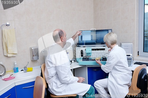 Image of veterinarian and assistant in a small animal clinic