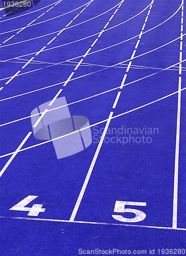 Image of running tracks l