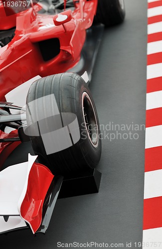 Image of red formel 1 model