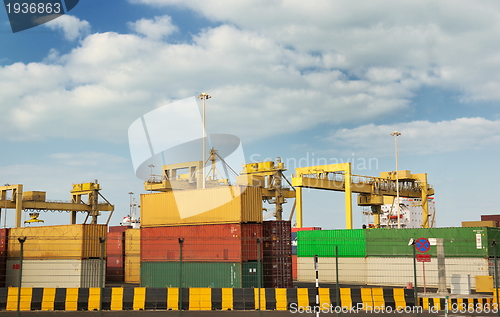Image of container ship leaving the container port terminal