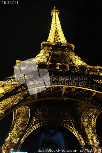 Image of eiffet tower in paris at night