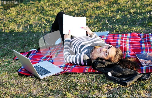 Image of teen girl study outdoor