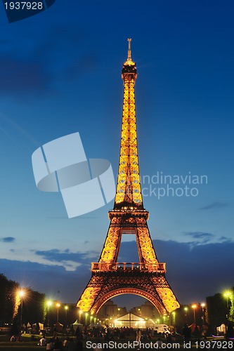 Image of eiffet tower in paris at night