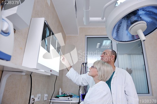 Image of veterinarian and assistant in a small animal clinic