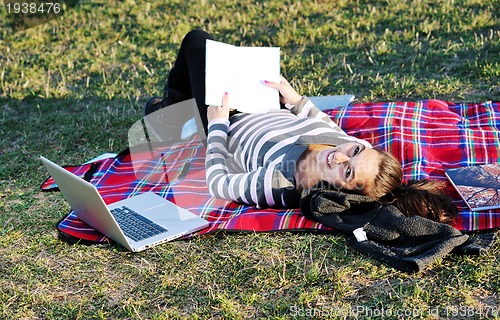 Image of teen girl study outdoor