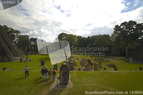 Image of tourists tikal