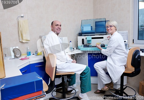 Image of veterinarian and assistant in a small animal clinic