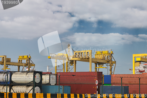 Image of container ship leaving the container port terminal