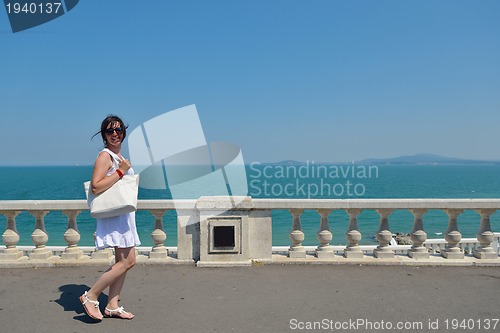 Image of happy woman outdoor