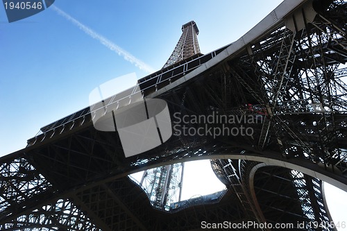 Image of eiffel tower in paris at day