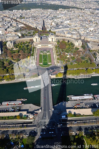 Image of eiffel tower in paris at day